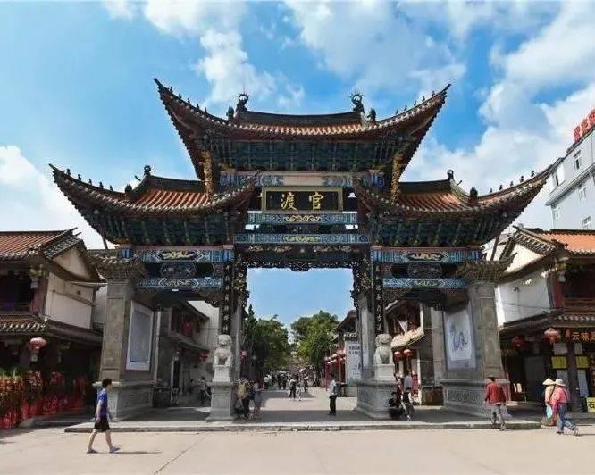 8年过去了,当年的非洲“讨水男孩”,被游客收养后,过得怎么样?